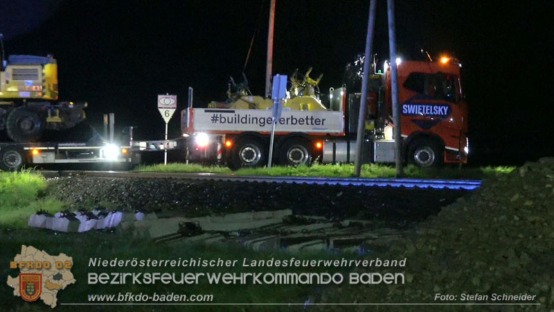 20250902_Pkw kollidiert mit Triebwagen der Aspangbahn in Günselsdorf Foto: Stefan Schneider BFKDO BADEN