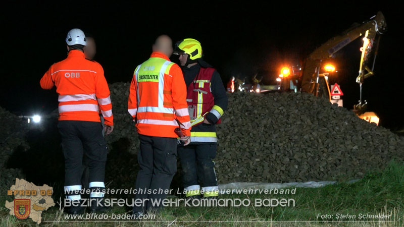 20250902_Pkw kollidiert mit Triebwagen der Aspangbahn in Günselsdorf Foto: Stefan Schneider BFKDO BADEN