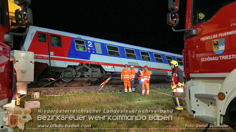 20250902_Pkw kollidiert mit Triebwagen der Aspangbahn in Günselsdorf Foto: Stefan Schneider BFKDO BADEN