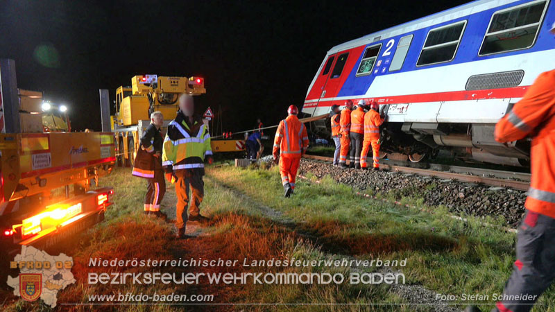 20250902_Pkw kollidiert mit Triebwagen der Aspangbahn in Günselsdorf Foto: Stefan Schneider BFKDO BADEN