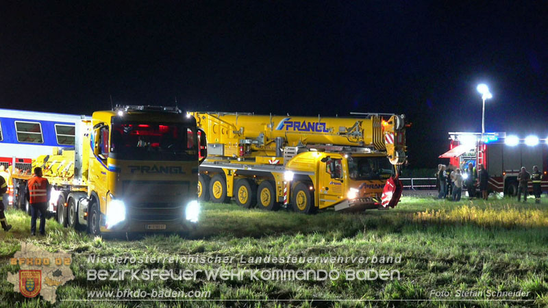 20250902_Pkw kollidiert mit Triebwagen der Aspangbahn in Günselsdorf Foto: Stefan Schneider BFKDO BADEN