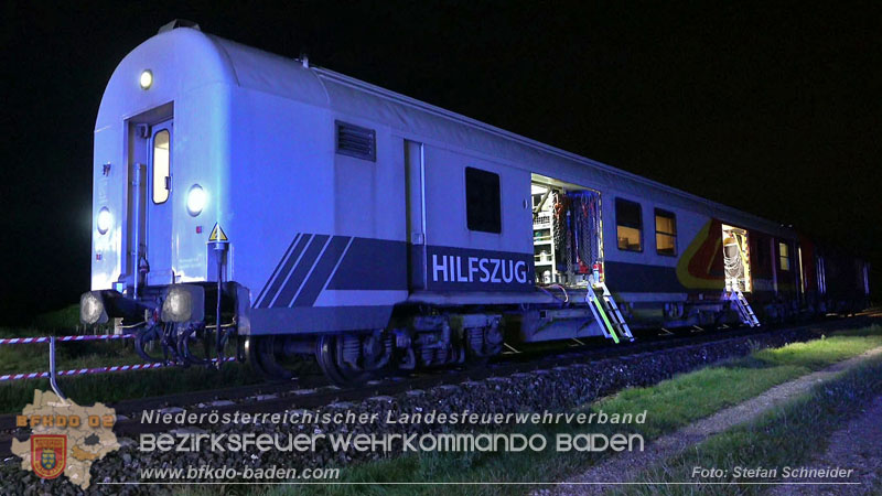 20250902_Pkw kollidiert mit Triebwagen der Aspangbahn in Günselsdorf Foto: Stefan Schneider BFKDO BADEN