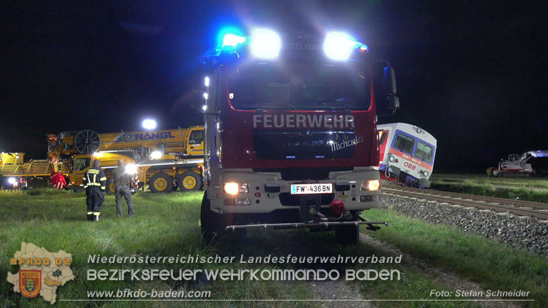 20250902_Pkw kollidiert mit Triebwagen der Aspangbahn in Günselsdorf Foto: Stefan Schneider BFKDO BADEN