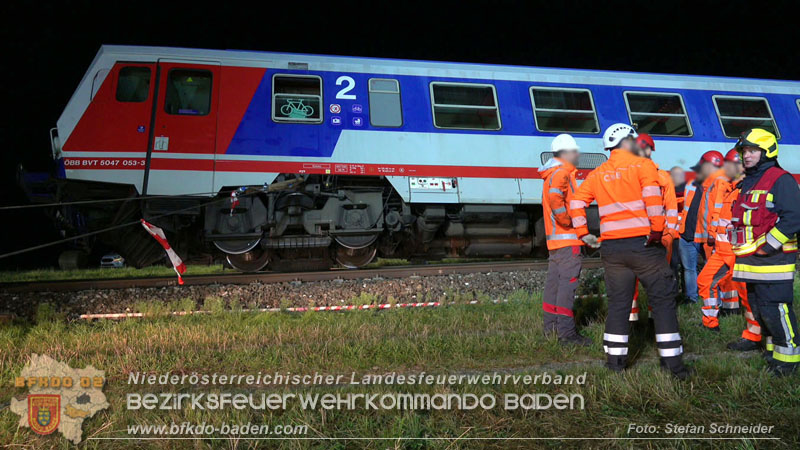 20250902_Pkw kollidiert mit Triebwagen der Aspangbahn in Günselsdorf Foto: Stefan Schneider BFKDO BADEN