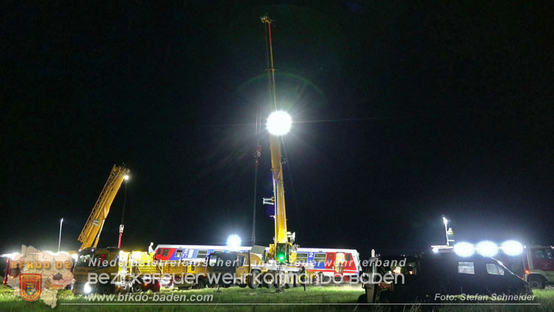 20250902_Pkw kollidiert mit Triebwagen der Aspangbahn in Günselsdorf Foto: Stefan Schneider BFKDO BADEN