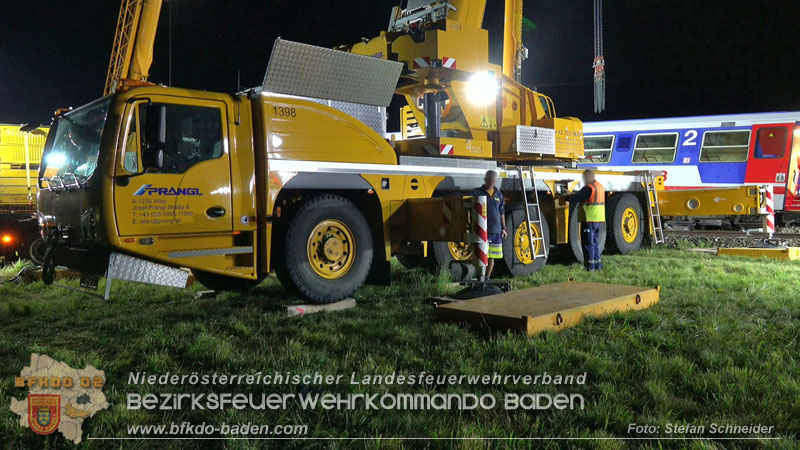 20250902_Pkw kollidiert mit Triebwagen der Aspangbahn in Günselsdorf Foto: Stefan Schneider BFKDO BADEN