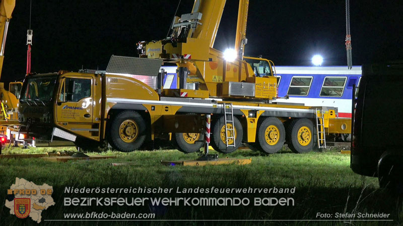 20250902_Pkw kollidiert mit Triebwagen der Aspangbahn in Günselsdorf Foto: Stefan Schneider BFKDO BADEN