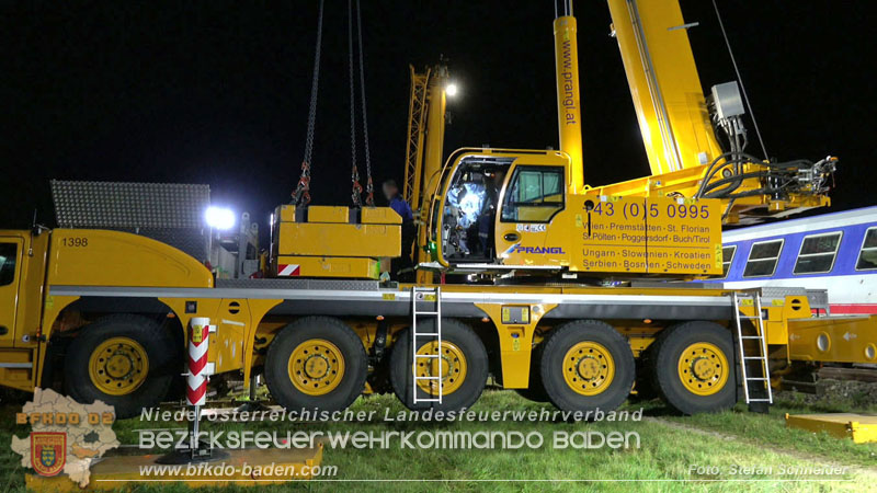 20250902_Pkw kollidiert mit Triebwagen der Aspangbahn in Günselsdorf Foto: Stefan Schneider BFKDO BADEN