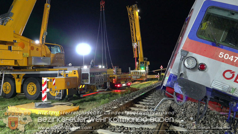 20250902_Pkw kollidiert mit Triebwagen der Aspangbahn in Günselsdorf Foto: Stefan Schneider BFKDO BADEN