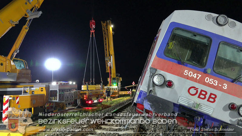 20250902_Pkw kollidiert mit Triebwagen der Aspangbahn in Günselsdorf Foto: Stefan Schneider BFKDO BADEN