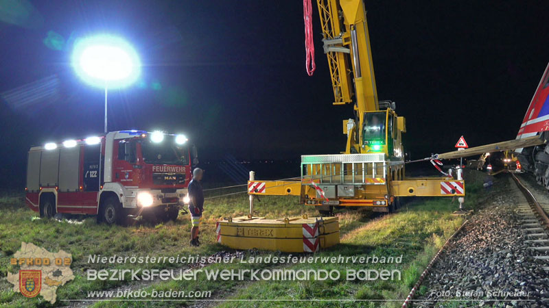 20250902_Pkw kollidiert mit Triebwagen der Aspangbahn in Günselsdorf Foto: Stefan Schneider BFKDO BADEN