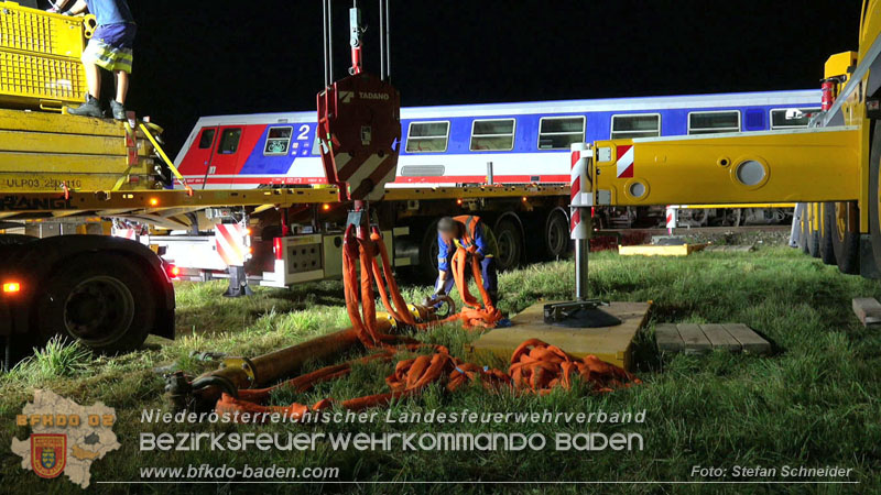 20250902_Pkw kollidiert mit Triebwagen der Aspangbahn in Günselsdorf Foto: Stefan Schneider BFKDO BADEN