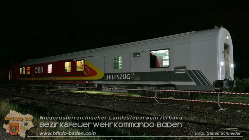 20250902_Pkw kollidiert mit Triebwagen der Aspangbahn in Günselsdorf Foto: Stefan Schneider BFKDO BADEN