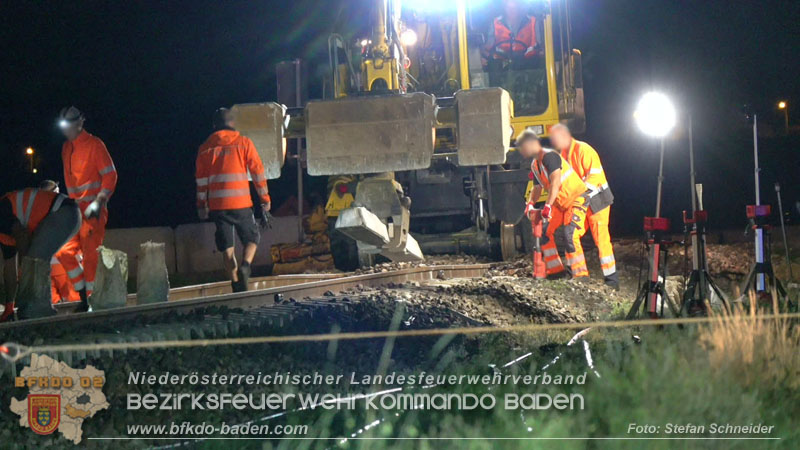 20250902_Pkw kollidiert mit Triebwagen der Aspangbahn in Günselsdorf Foto: Stefan Schneider BFKDO BADEN