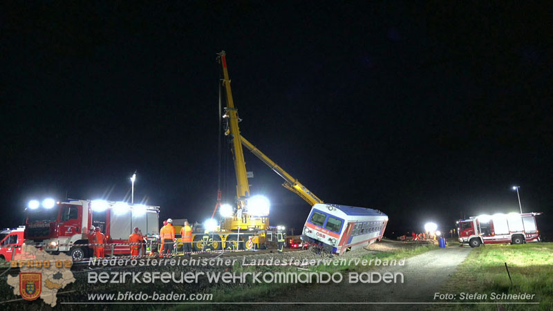 20250902_Pkw kollidiert mit Triebwagen der Aspangbahn in Günselsdorf Foto: Stefan Schneider BFKDO BADEN