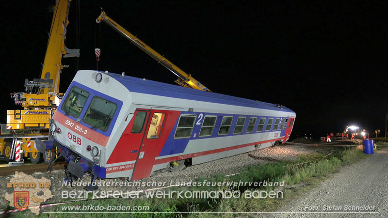 20250902_Pkw kollidiert mit Triebwagen der Aspangbahn in Günselsdorf Foto: Stefan Schneider BFKDO BADEN