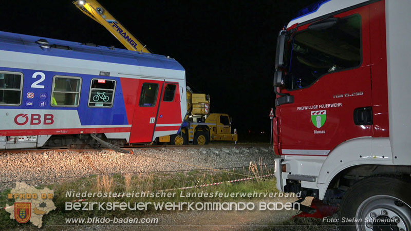 20250902_Pkw kollidiert mit Triebwagen der Aspangbahn in Günselsdorf Foto: Stefan Schneider BFKDO BADEN