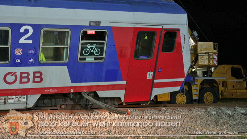 20250902_Pkw kollidiert mit Triebwagen der Aspangbahn in Günselsdorf Foto: Stefan Schneider BFKDO BADEN