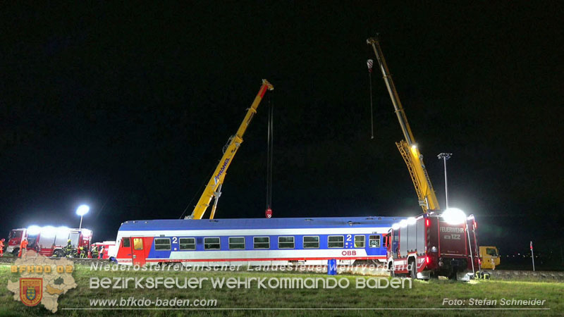 20250902_Pkw kollidiert mit Triebwagen der Aspangbahn in Günselsdorf Foto: Stefan Schneider BFKDO BADEN