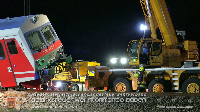 20250902_Pkw kollidiert mit Triebwagen der Aspangbahn in Günselsdorf Foto: Stefan Schneider BFKDO BADEN