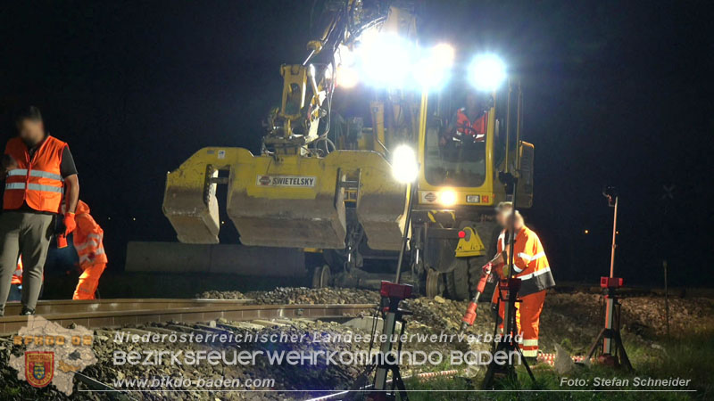 20250902_Pkw kollidiert mit Triebwagen der Aspangbahn in Günselsdorf Foto: Stefan Schneider BFKDO BADEN