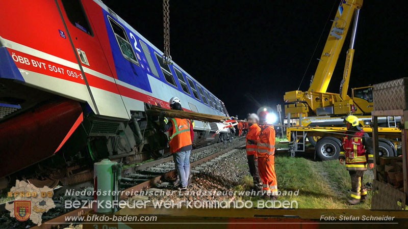 20250902_Pkw kollidiert mit Triebwagen der Aspangbahn in Günselsdorf Foto: Stefan Schneider BFKDO BADEN