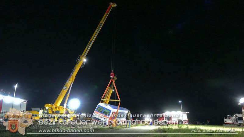 20250902_Pkw kollidiert mit Triebwagen der Aspangbahn in Günselsdorf Foto: Stefan Schneider BFKDO BADEN