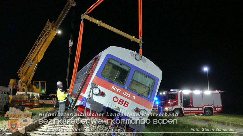 20250902_Pkw kollidiert mit Triebwagen der Aspangbahn in Günselsdorf Foto: Stefan Schneider BFKDO BADEN