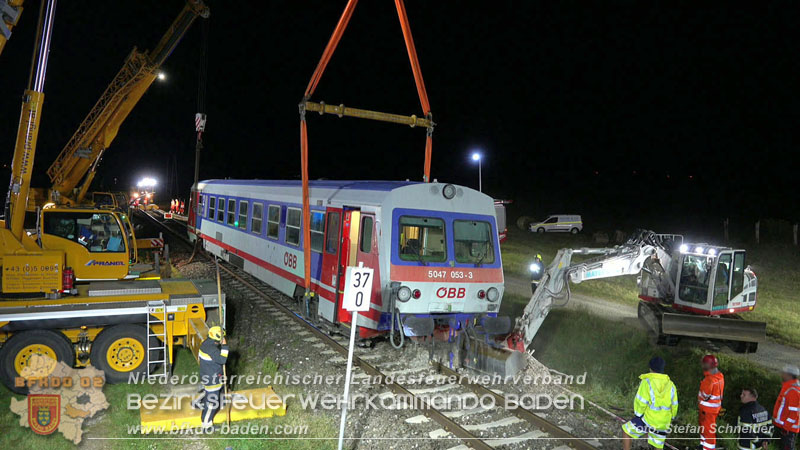 20250902_Pkw kollidiert mit Triebwagen der Aspangbahn in Günselsdorf Foto: Stefan Schneider BFKDO BADEN