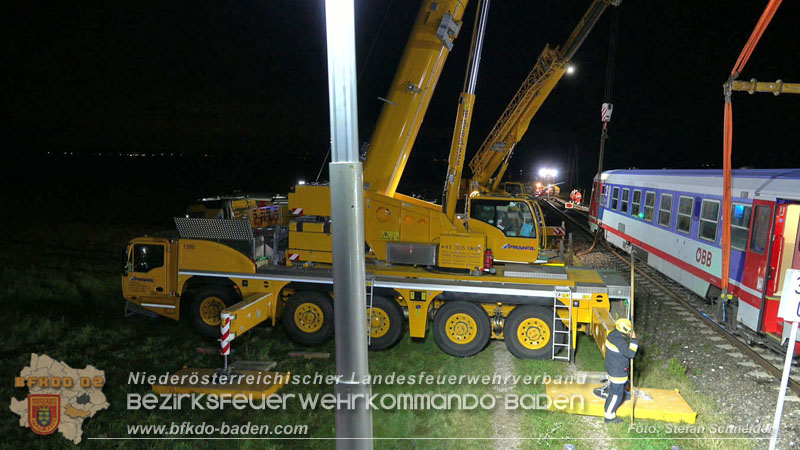 20250902_Pkw kollidiert mit Triebwagen der Aspangbahn in Günselsdorf Foto: Stefan Schneider BFKDO BADEN