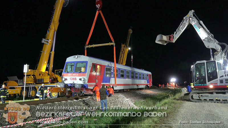 20250902_Pkw kollidiert mit Triebwagen der Aspangbahn in Günselsdorf Foto: Stefan Schneider BFKDO BADEN