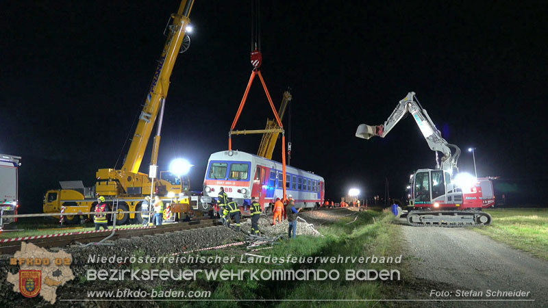 20250902_Pkw kollidiert mit Triebwagen der Aspangbahn in Günselsdorf Foto: Stefan Schneider BFKDO BADEN