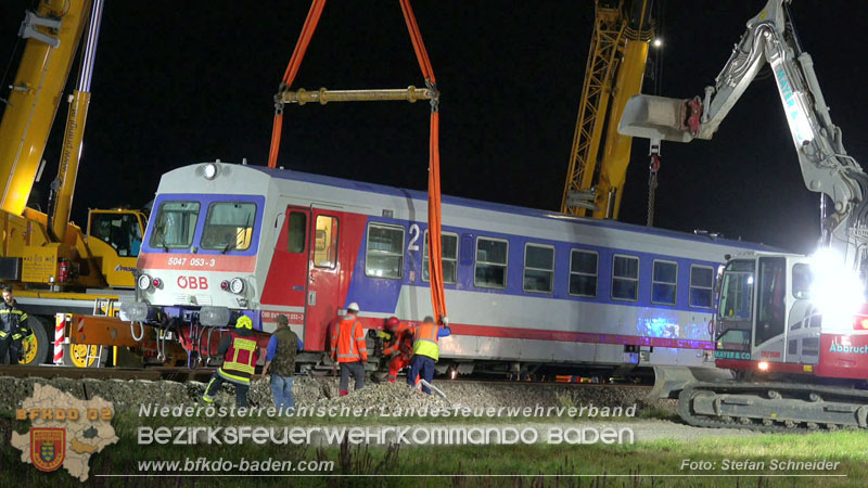20250902_Pkw kollidiert mit Triebwagen der Aspangbahn in Günselsdorf Foto: Stefan Schneider BFKDO BADEN