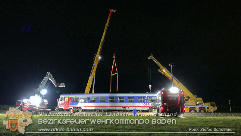 20250902_Pkw kollidiert mit Triebwagen der Aspangbahn in Günselsdorf Foto: Stefan Schneider BFKDO BADEN