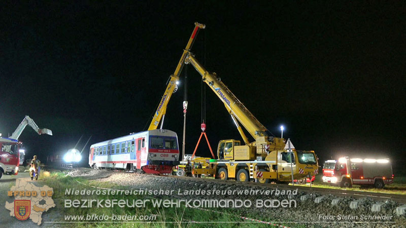 20250902_Pkw kollidiert mit Triebwagen der Aspangbahn in Günselsdorf Foto: Stefan Schneider BFKDO BADEN