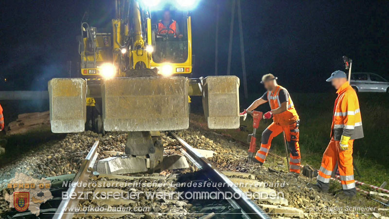 20250902_Pkw kollidiert mit Triebwagen der Aspangbahn in Günselsdorf Foto: Stefan Schneider BFKDO BADEN