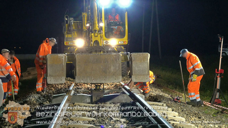 20250902_Pkw kollidiert mit Triebwagen der Aspangbahn in Günselsdorf Foto: Stefan Schneider BFKDO BADEN