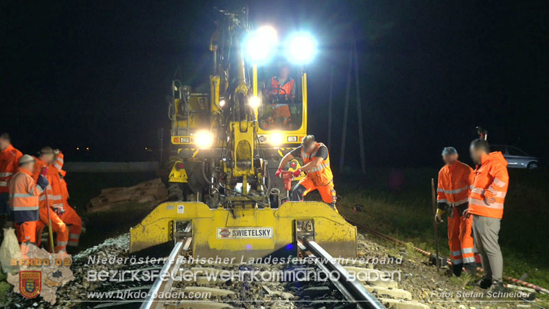 20250902_Pkw kollidiert mit Triebwagen der Aspangbahn in Günselsdorf Foto: Stefan Schneider BFKDO BADEN