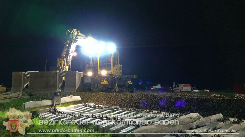 20250902_Pkw kollidiert mit Triebwagen der Aspangbahn in Günselsdorf Foto: Stefan Schneider BFKDO BADEN