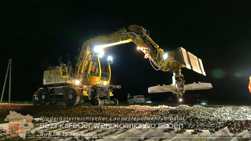 20250902_Pkw kollidiert mit Triebwagen der Aspangbahn in Günselsdorf Foto: Stefan Schneider BFKDO BADEN