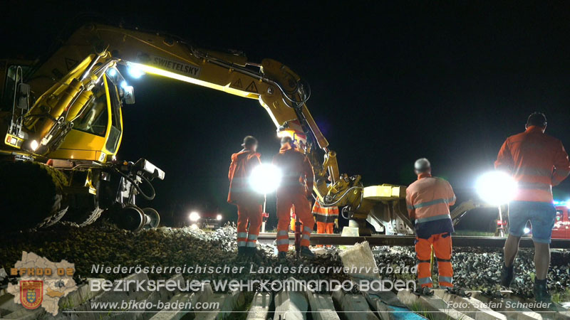 20250902_Pkw kollidiert mit Triebwagen der Aspangbahn in Günselsdorf Foto: Stefan Schneider BFKDO BADEN