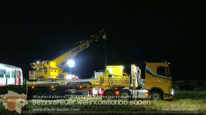 20250902_Pkw kollidiert mit Triebwagen der Aspangbahn in Günselsdorf Foto: Stefan Schneider BFKDO BADEN