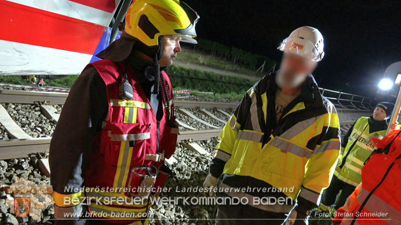 20250902_Pkw kollidiert mit Triebwagen der Aspangbahn in Günselsdorf Foto: Stefan Schneider BFKDO BADEN