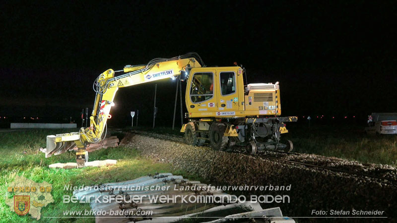 20250902_Pkw kollidiert mit Triebwagen der Aspangbahn in Günselsdorf Foto: Stefan Schneider BFKDO BADEN