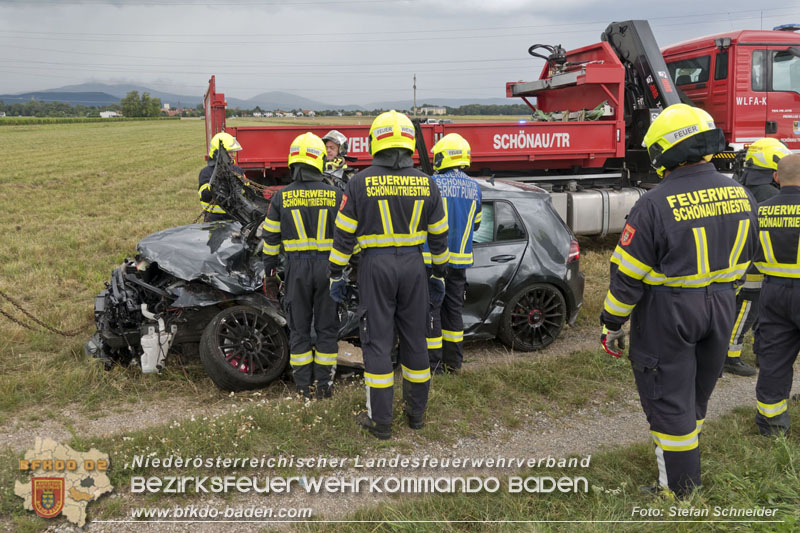 20250902_Pkw kollidiert mit Triebwagen der Aspangbahn in Günselsdorf   Foto: Stefan Schneider BFKDO BADEN