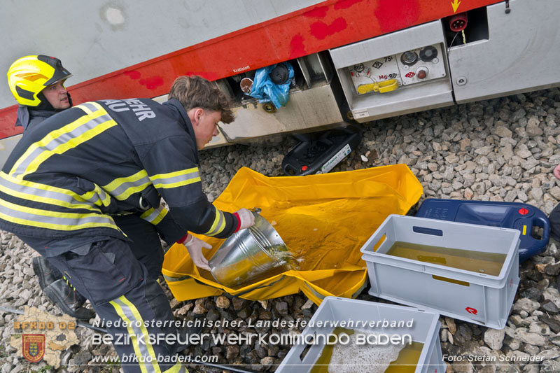 20250902_Pkw kollidiert mit Triebwagen der Aspangbahn in Günselsdorf   Foto: Stefan Schneider BFKDO BADEN