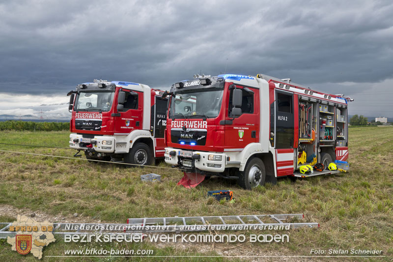 20250902_Pkw kollidiert mit Triebwagen der Aspangbahn in Günselsdorf   Foto: Stefan Schneider BFKDO BADEN