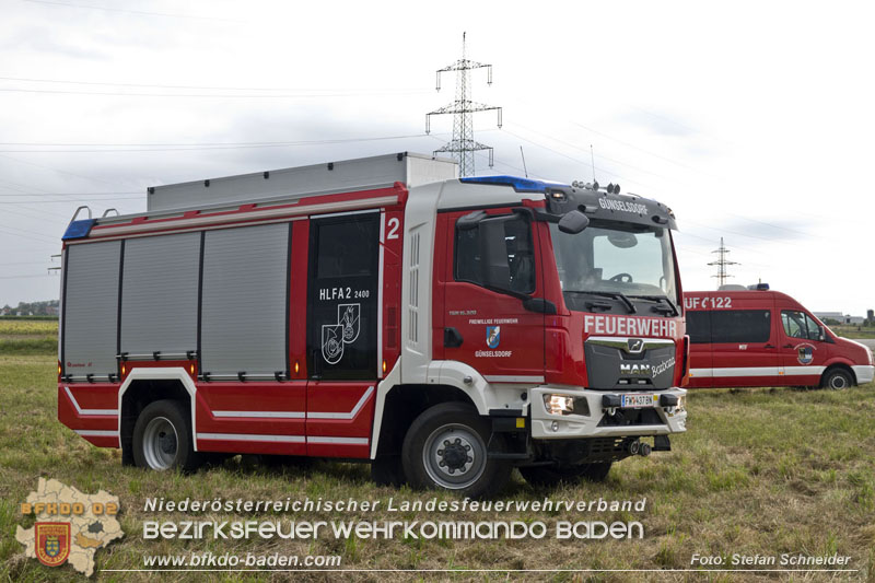 20250902_Pkw kollidiert mit Triebwagen der Aspangbahn in Günselsdorf   Foto: Stefan Schneider BFKDO BADEN