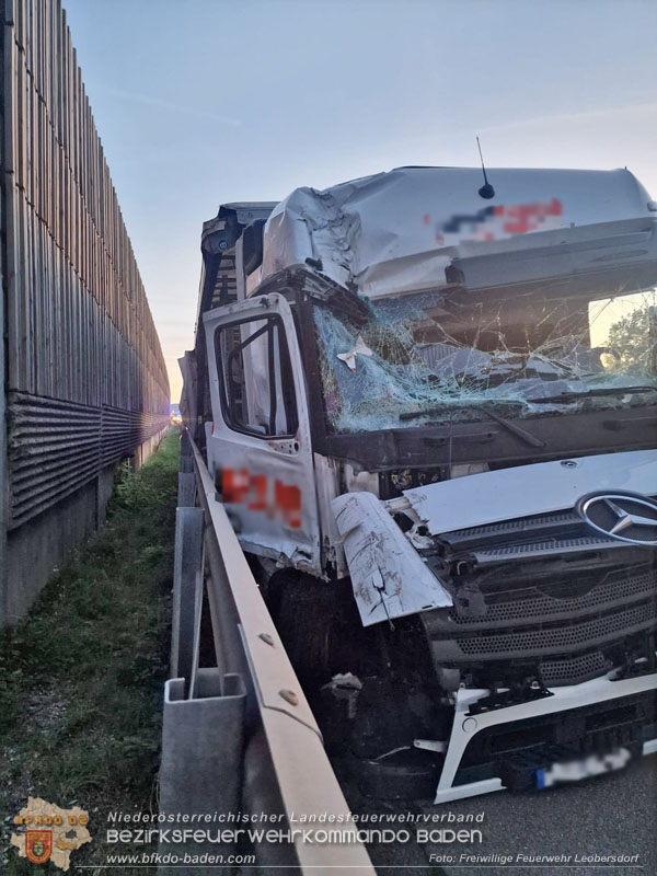 20250903_LKW-Auffahrunfall auf der A2 Bad Vöslau/Kottingbrunn RFB Wien Foto: FF Leobersdorf 20250903_LKW-Auffahrunfall auf der A2 Bad Vöslau/Kottingbrunn RFB Wien Foto: FF Leobersdorf