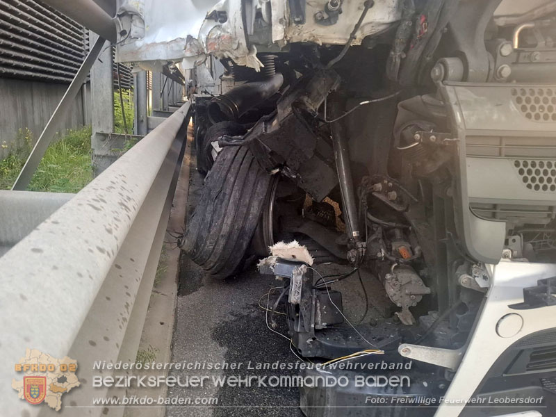 20250903_LKW-Auffahrunfall auf der A2 Bad Vöslau/Kottingbrunn RFB Wien Foto: FF Leobersdorf 20250903_LKW-Auffahrunfall auf der A2 Bad Vöslau/Kottingbrunn RFB Wien Foto: FF Leobersdorf